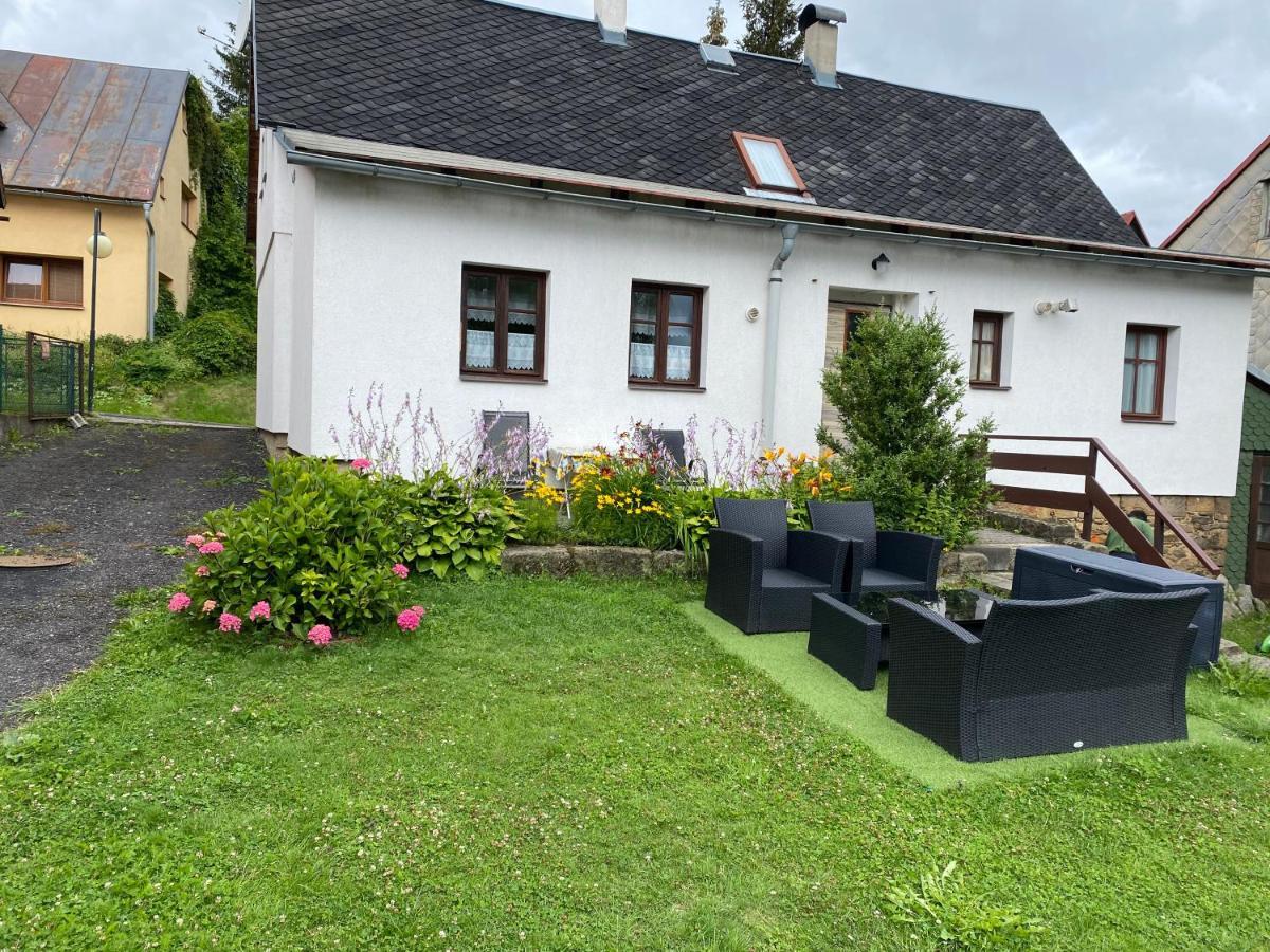 Rekreacni Dum Pohoda Jiretin pod Jedlovou Luaran gambar