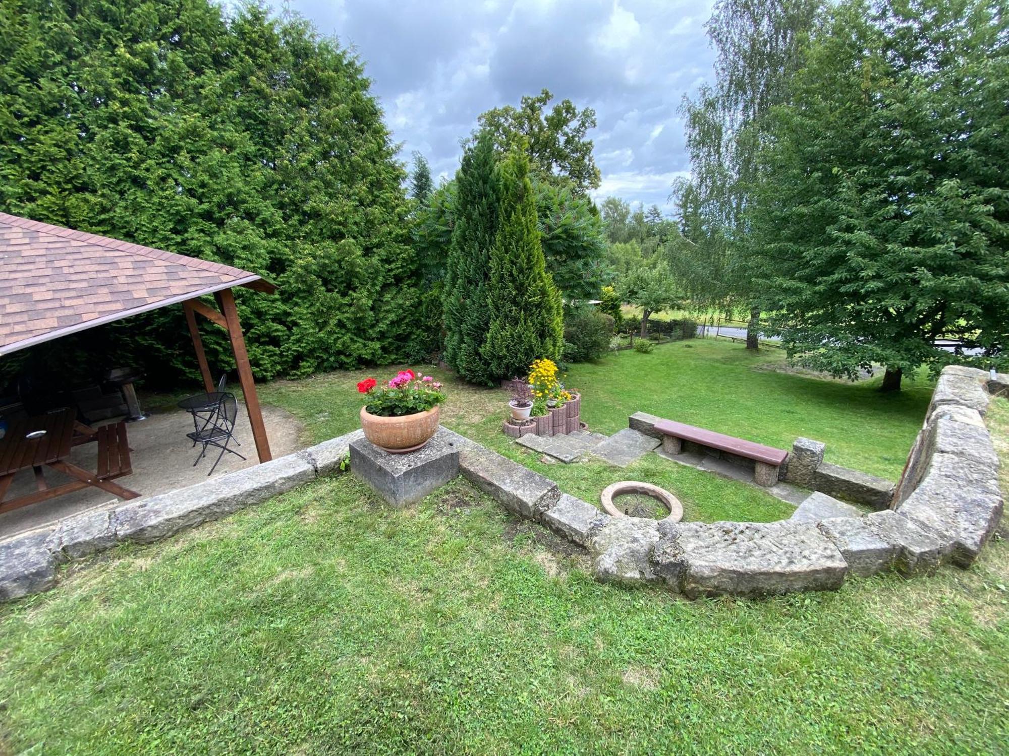Rekreacni Dum Pohoda Jiretin pod Jedlovou Luaran gambar